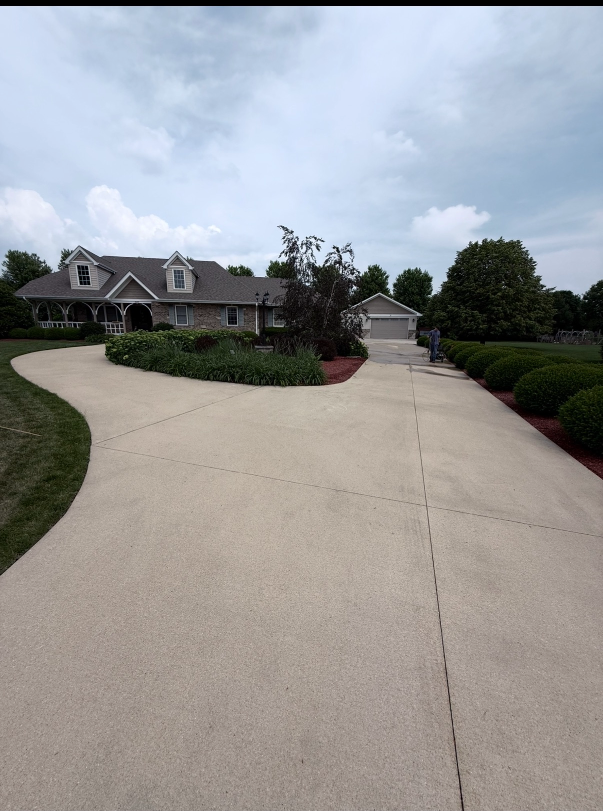 Curved concrete driveway after pressure washing