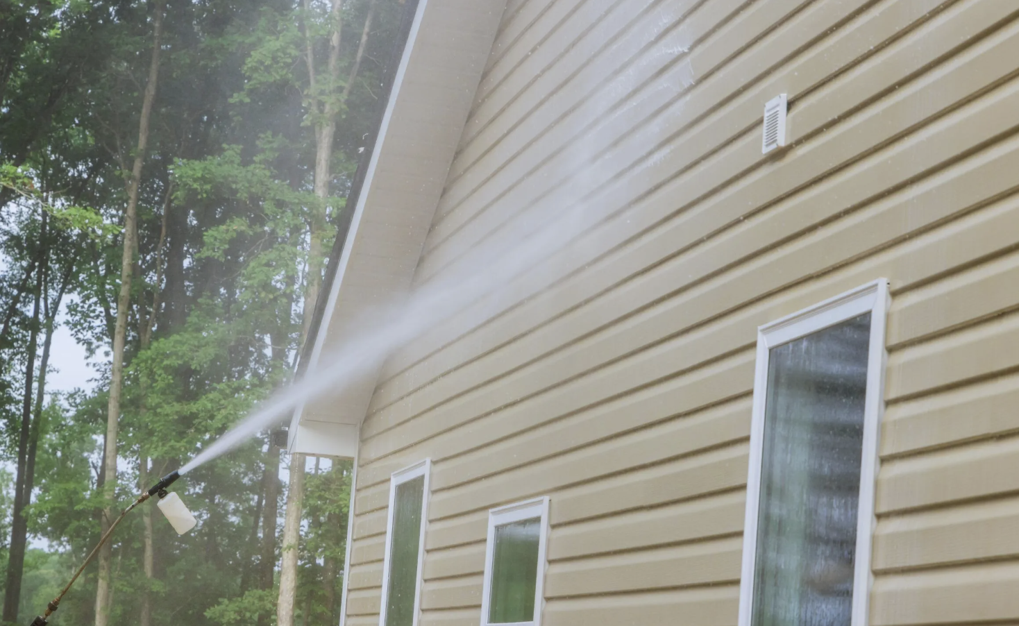 Pressure washing a vinyl-sided home